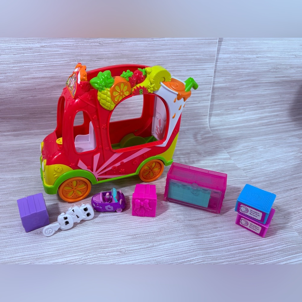 SHOPKINS ✨ Y2K Colorful Kids Toy Car Playset great condition